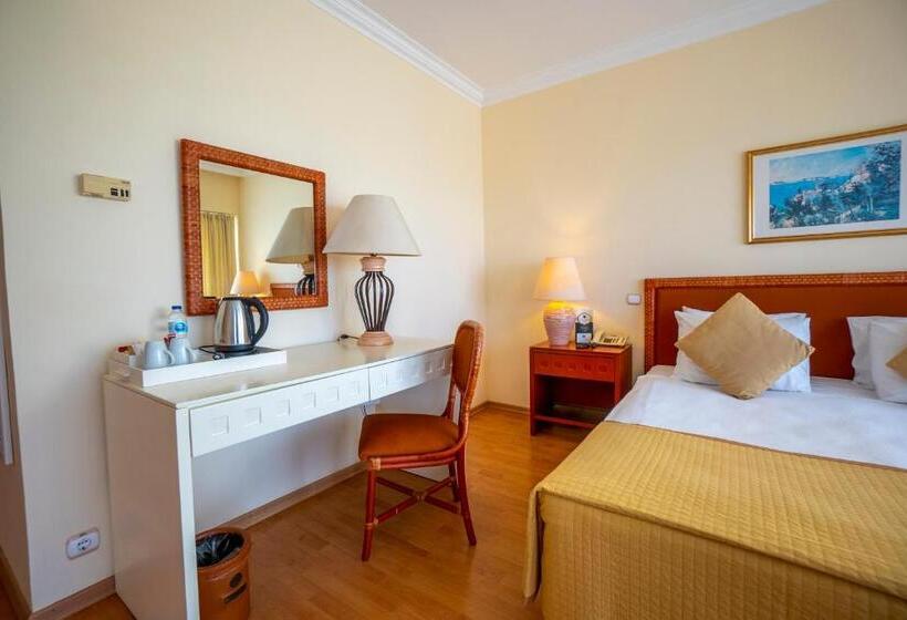 هتل Presa Di Finica