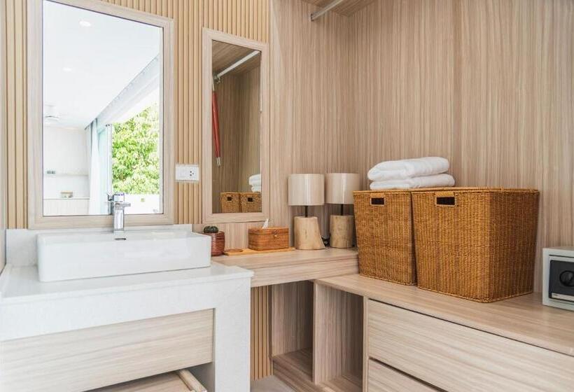 هتل Replay Pool Villa