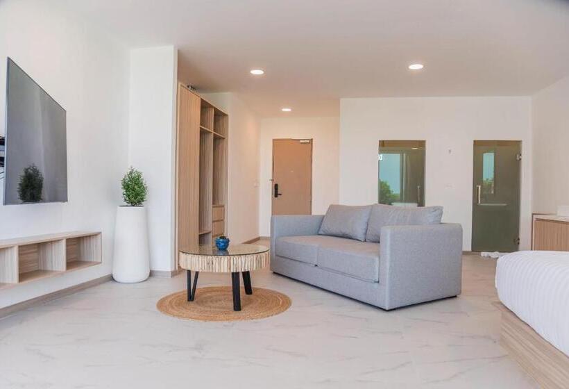 هتل Replay Pool Villa