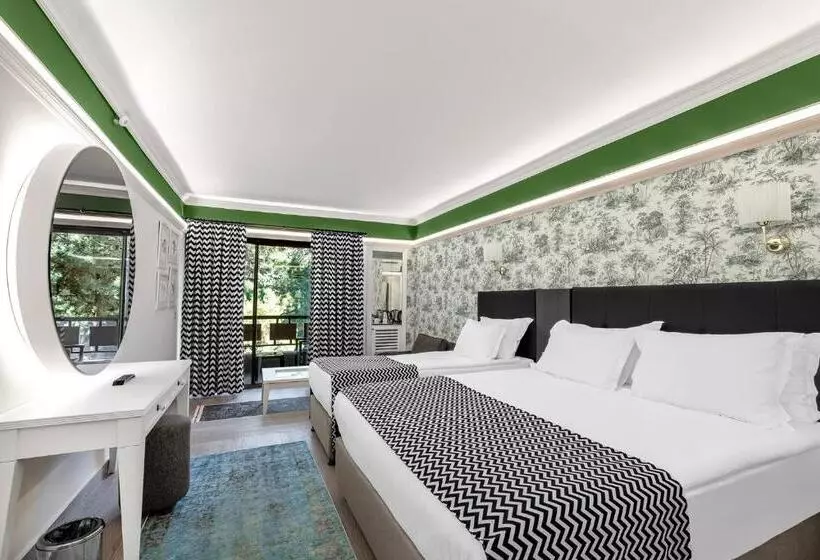 Отель Utopia World