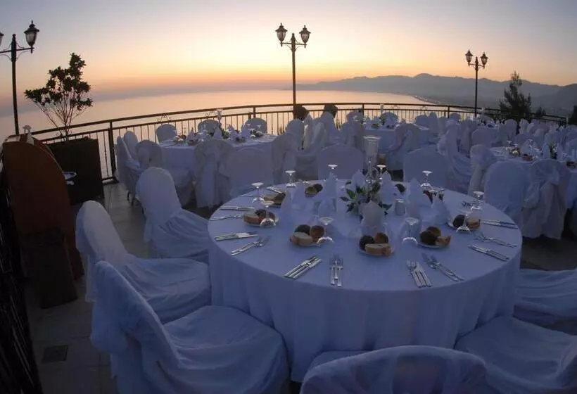 Отель Utopia World