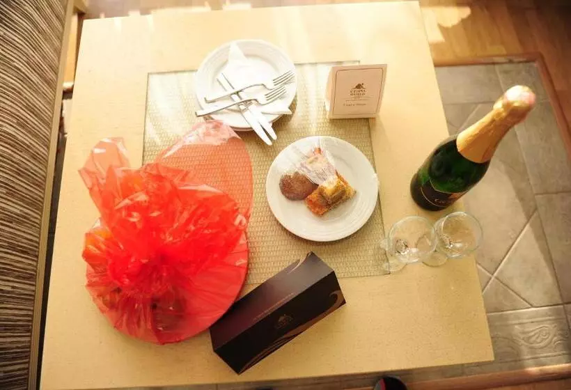 Отель Utopia World