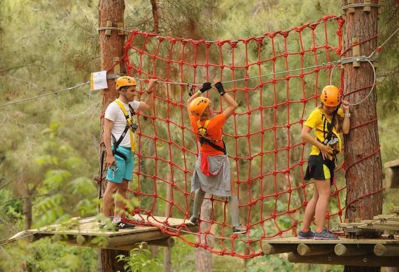 Отель Utopia World