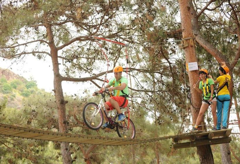 בית מלון כפרי Utopia World