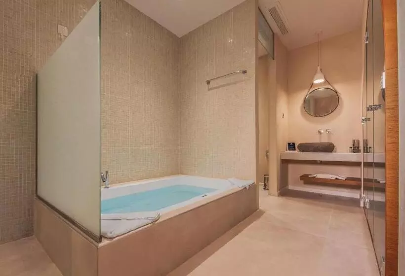 Oceanis Beach & Spa Resort