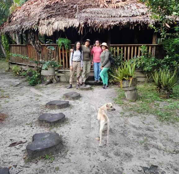 تختخواب و صبحانه Bungalow In The Jungle  Ecolodge Huitoto