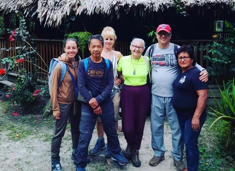 تختخواب و صبحانه Bungalow In The Jungle  Ecolodge Huitoto