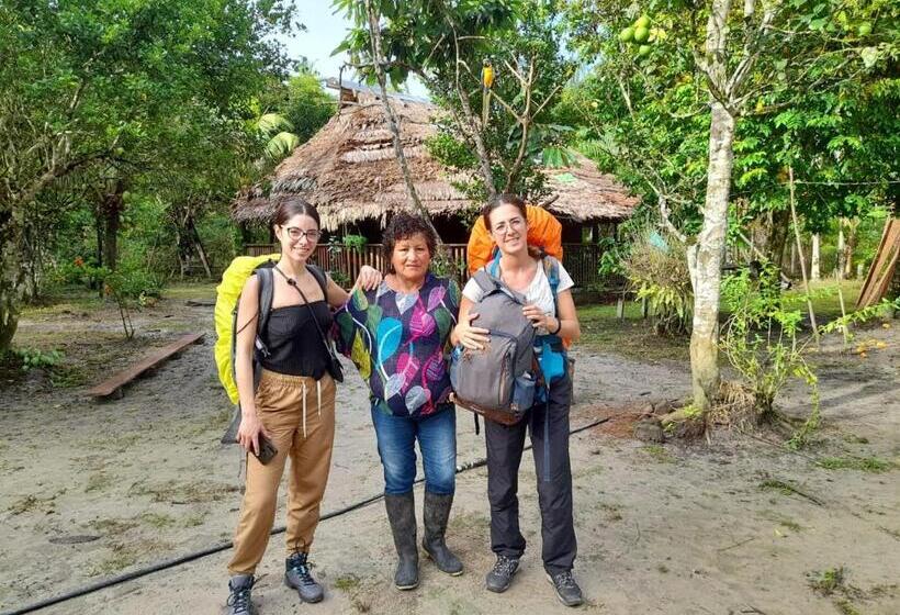 تختخواب و صبحانه Bungalow In The Jungle  Ecolodge Huitoto