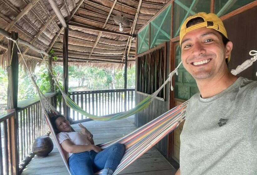 تختخواب و صبحانه Bungalow In The Jungle  Ecolodge Huitoto