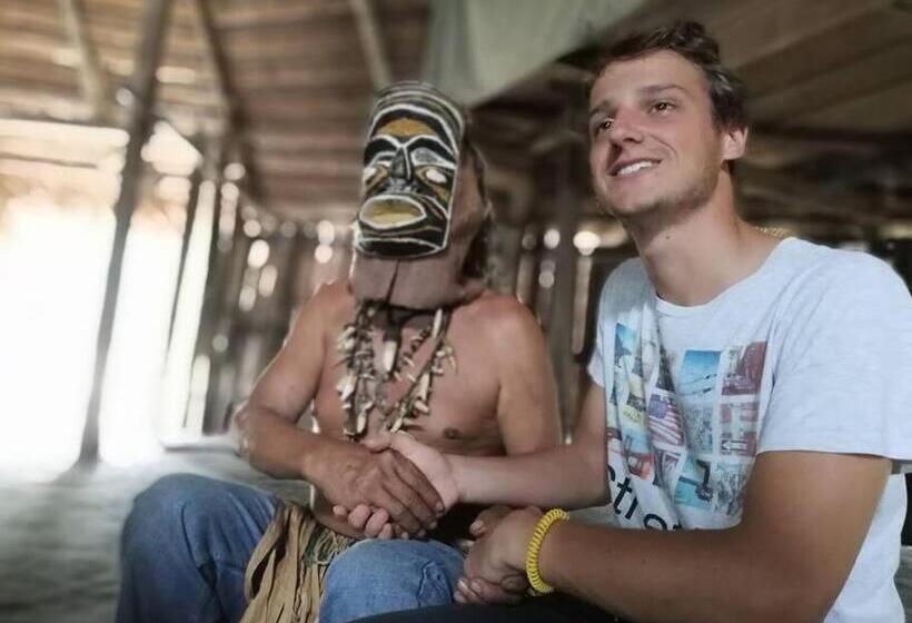 تختخواب و صبحانه Bungalow In The Jungle  Ecolodge Huitoto