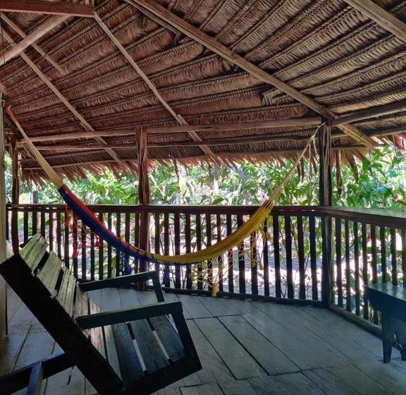 تختخواب و صبحانه Bungalow In The Jungle  Ecolodge Huitoto