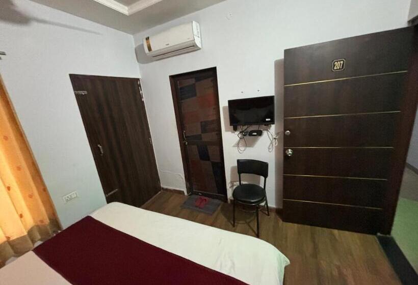 בית מלון כפרי Lakhdatar Palace