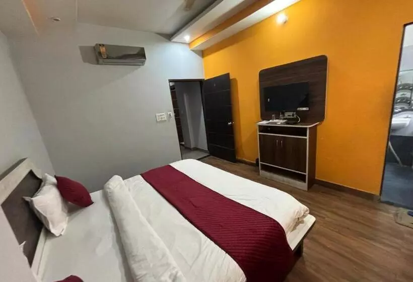 هتل Lakhdatar Palace