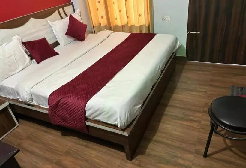 هتل Lakhdatar Palace