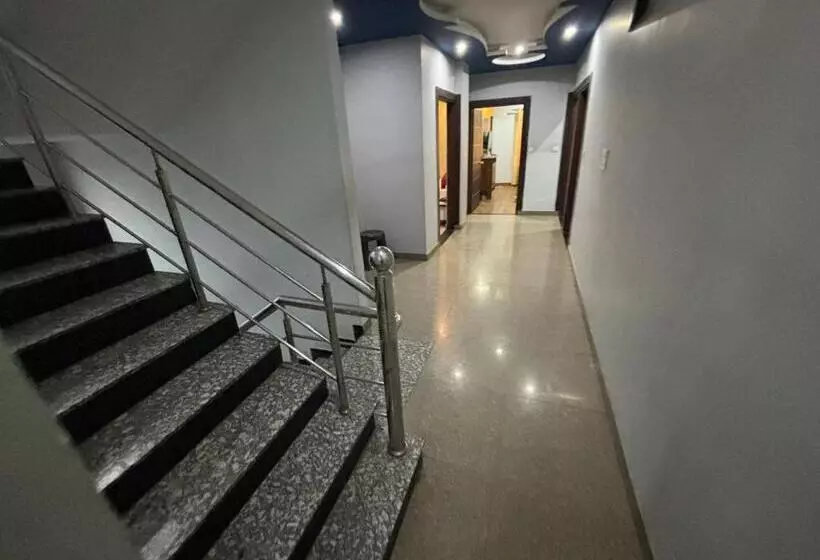 هتل Lakhdatar Palace