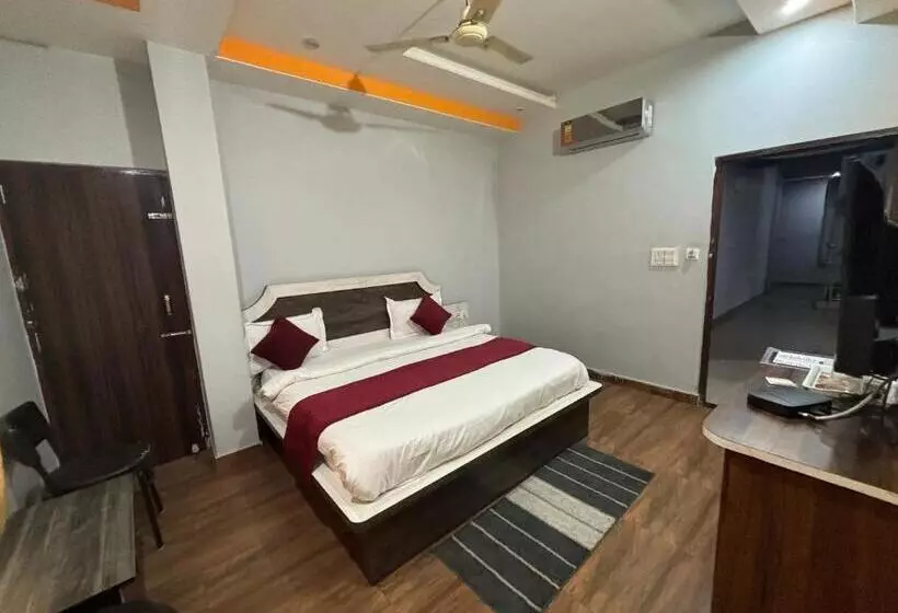 هتل Lakhdatar Palace