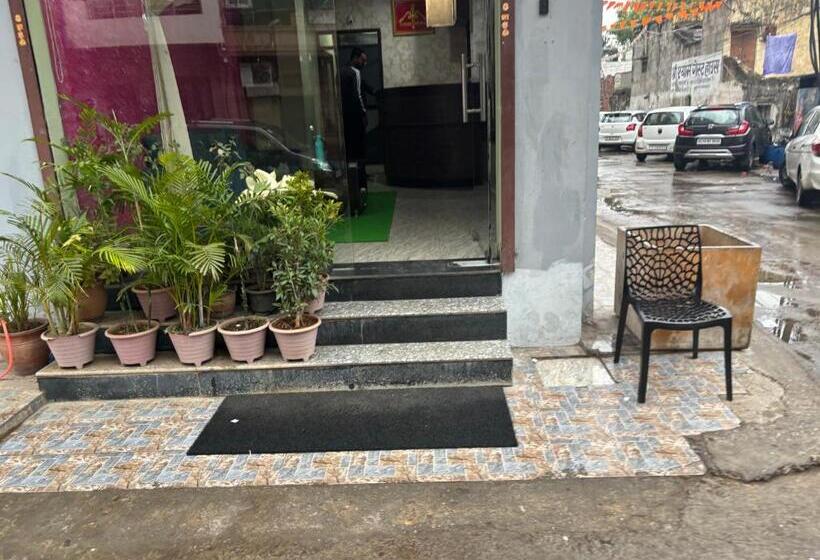 בית מלון כפרי Lakhdatar Palace