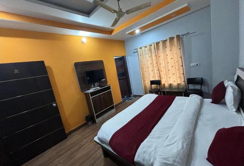 בית מלון כפרי Lakhdatar Palace