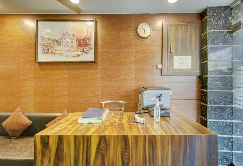 Hotel Oyo 77375  Singh