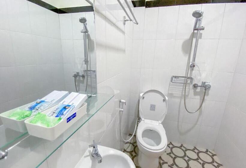 בית מלון כפרי Reddoorz Syariah At Mitra Guest House