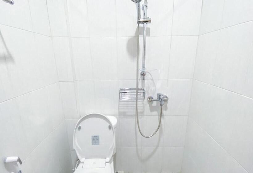 בית מלון כפרי Reddoorz Syariah At Mitra Guest House