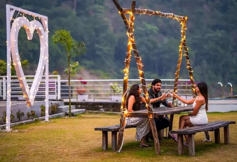 Hotelli Moustache Rishikesh Riverside Resort