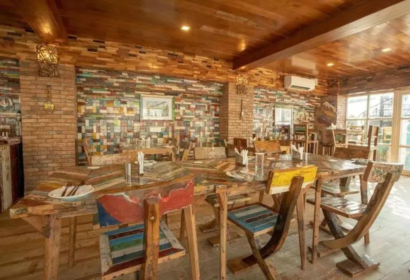 Hotelli State Beach Resort And Spa