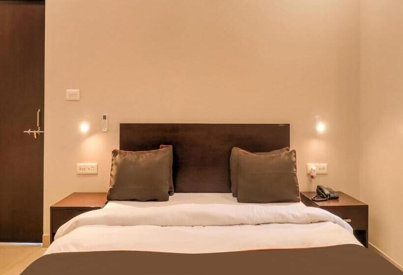 هتل Super Townhouse Amaraa Farms Near Lulu Hypermarket