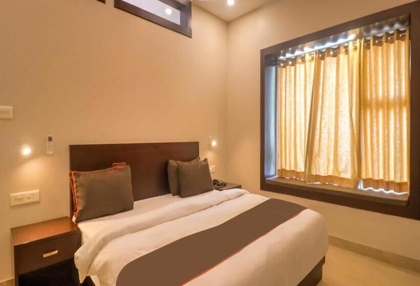 هتل Super Townhouse Amaraa Farms Near Lulu Hypermarket