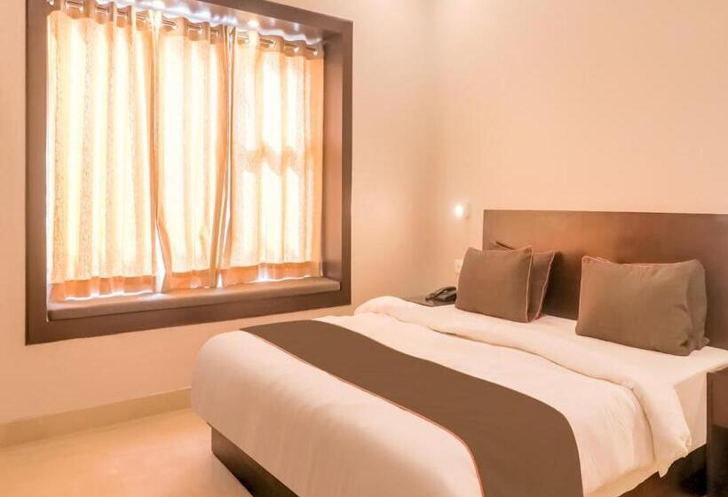 هتل Super Townhouse Amaraa Farms Near Lulu Hypermarket