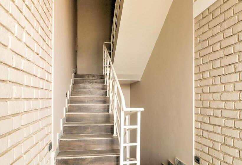 هتل Super Townhouse Amaraa Farms Near Lulu Hypermarket