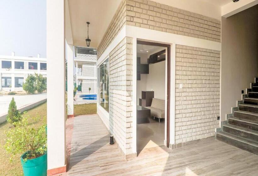 هتل Super Townhouse Amaraa Farms Near Lulu Hypermarket