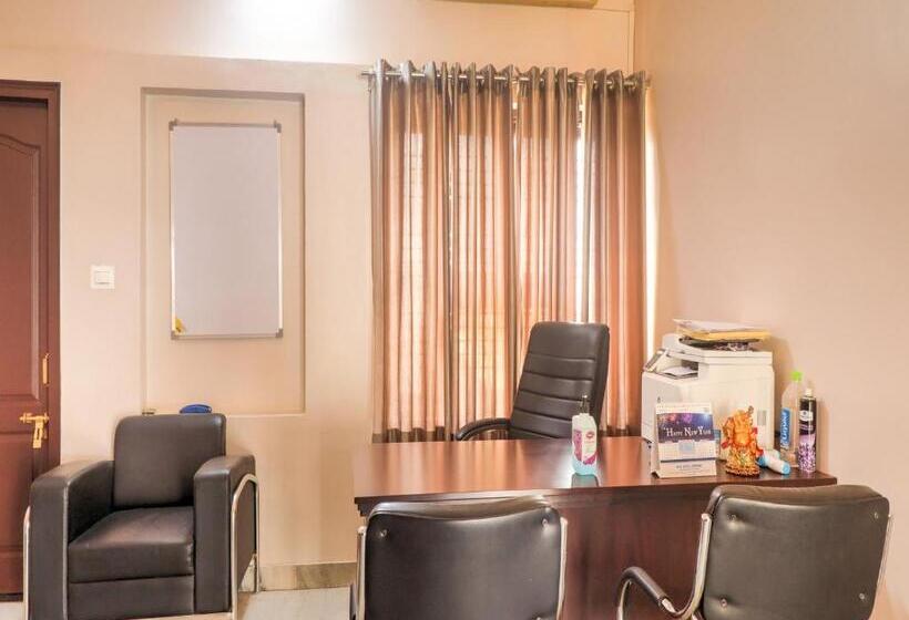 هتل Super Townhouse Amaraa Farms Near Lulu Hypermarket