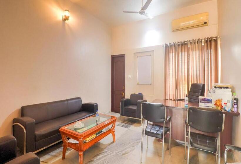 هتل Super Townhouse Amaraa Farms Near Lulu Hypermarket