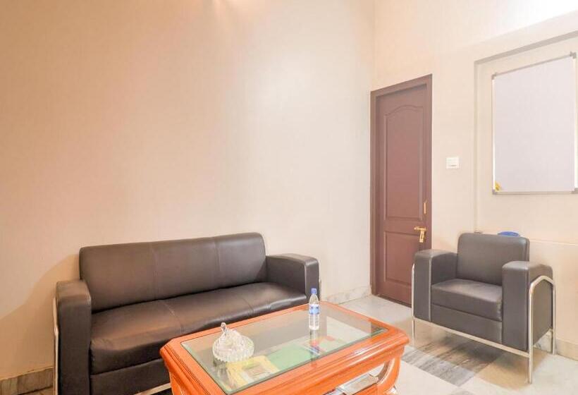 هتل Super Townhouse Amaraa Farms Near Lulu Hypermarket