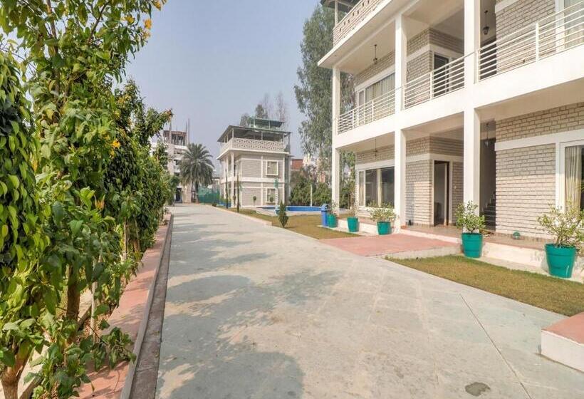 هتل Super Townhouse Amaraa Farms Near Lulu Hypermarket