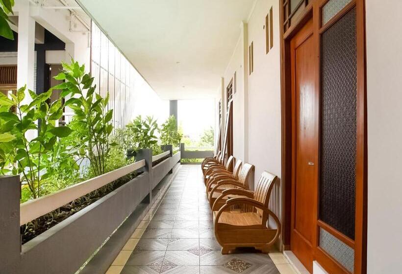 Urbanview Hotel Blok O International By Reddoorz