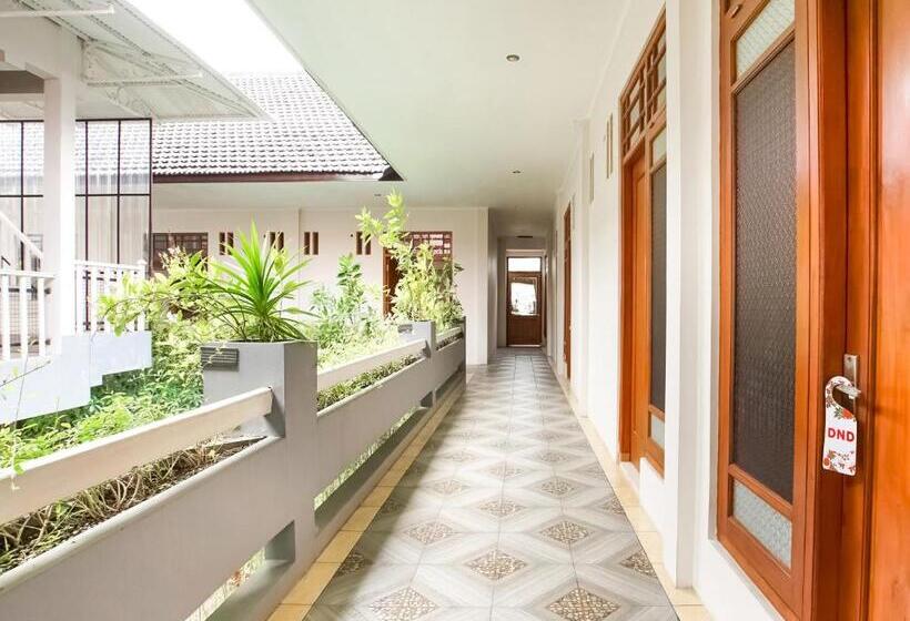 Urbanview Hotel Blok O International By Reddoorz