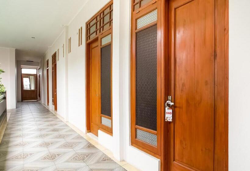 Urbanview Hotel Blok O International By Reddoorz