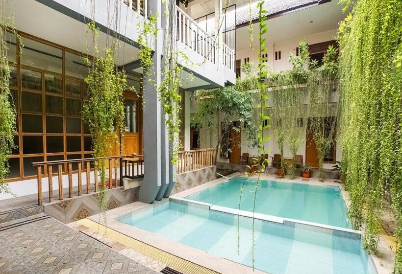 Urbanview Hotel Blok O International By Reddoorz