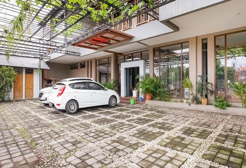 Urbanview Hotel Blok O International By Reddoorz