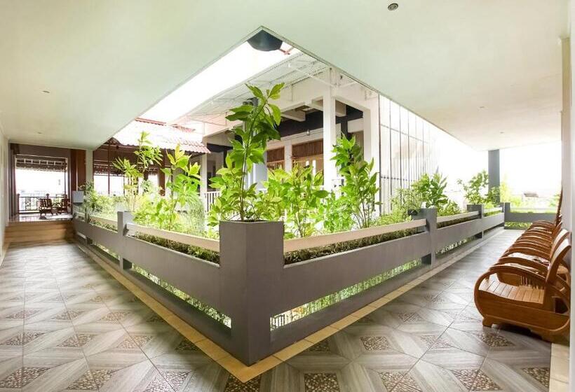 Urbanview Hotel Blok O International By Reddoorz