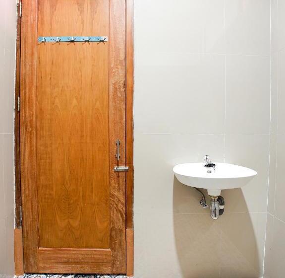 Urbanview Hotel Blok O International By Reddoorz