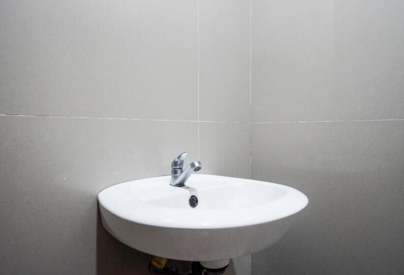 Urbanview Hotel Blok O International By Reddoorz