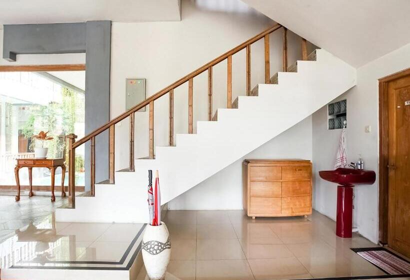 Urbanview Hotel Blok O International By Reddoorz