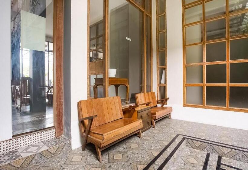 Urbanview Hotel Blok O International By Reddoorz