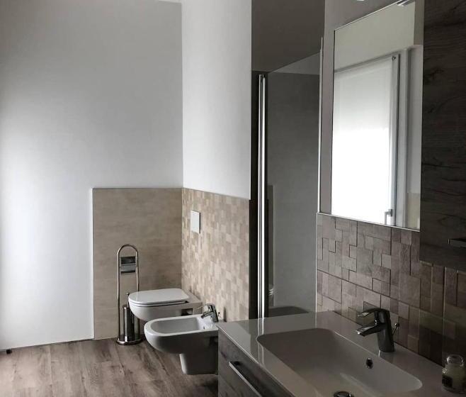 פנסיון Garage Con Camere