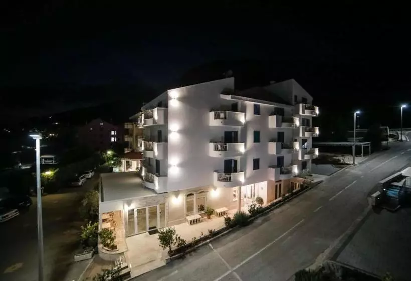 Hotelli Ivando   K&s