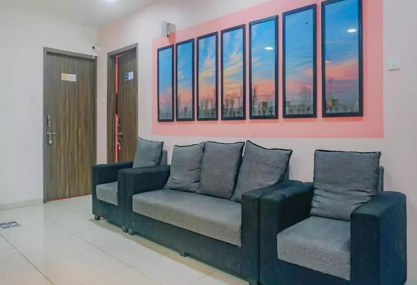 هتل Oyo 76957 I Siri Lodge