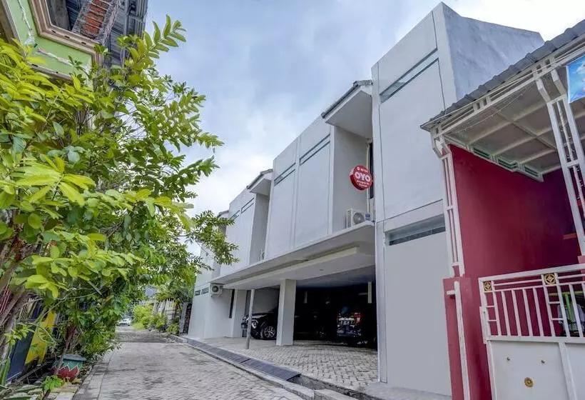 هتل Reddoorz Syariah Near Bypass Krian